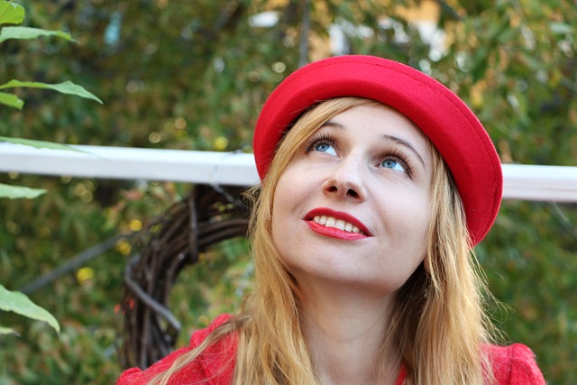 the woman in red, lady in red, woman in hat